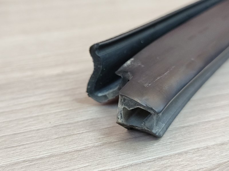 Уплотнитель стекла двери внутренний