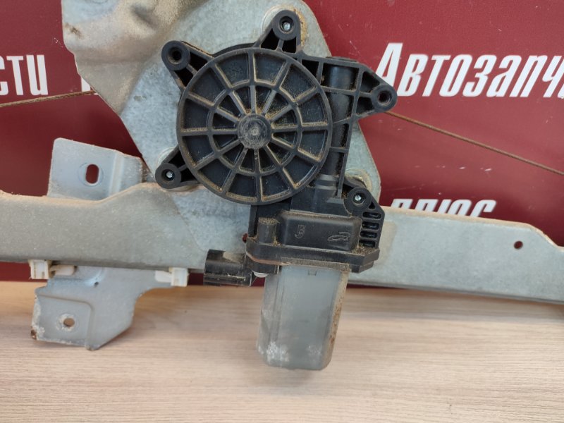 Стеклоподъемник    двери