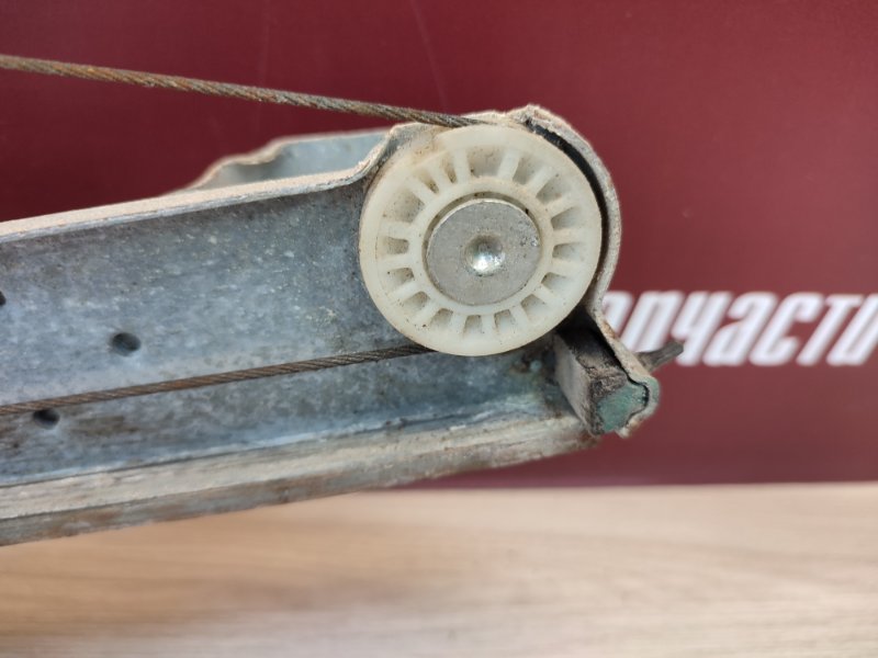 Стеклоподъемник    двери