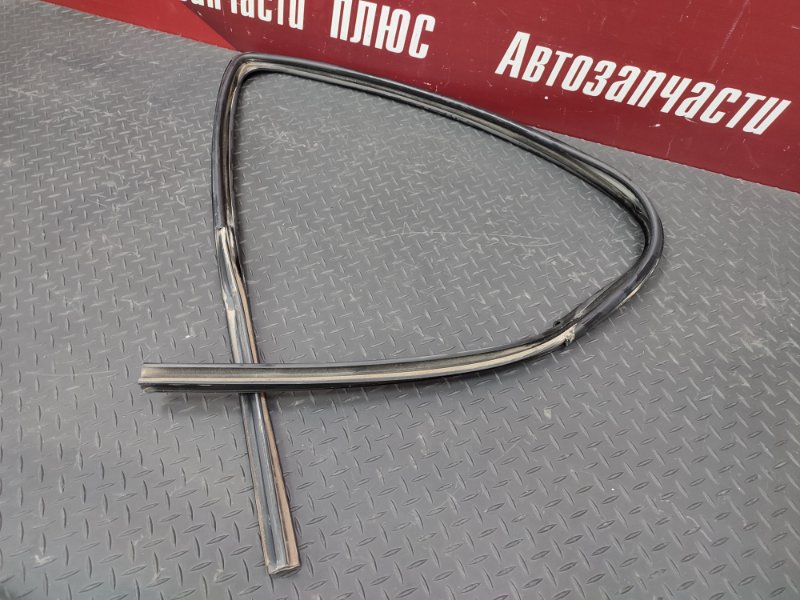 Уплотнитель стекла двери