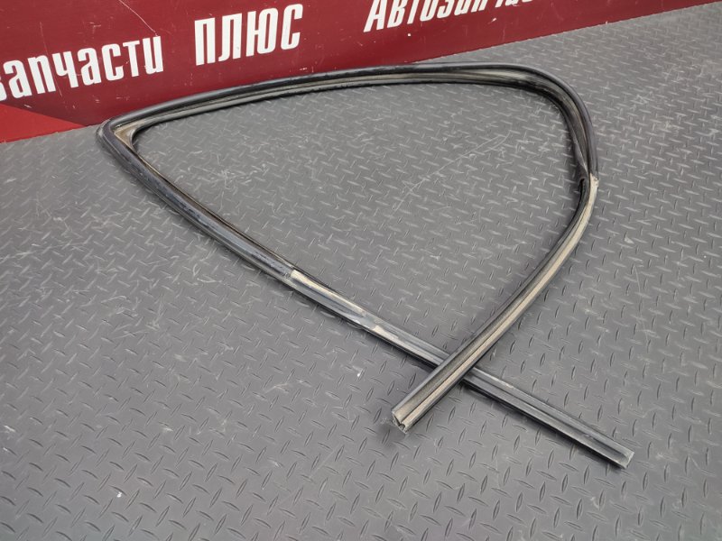 Уплотнитель стекла двери