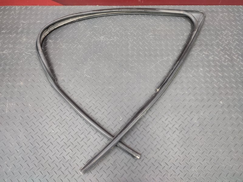 Уплотнитель стекла двери