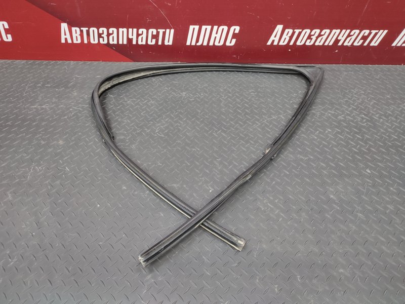 Уплотнитель стекла двери