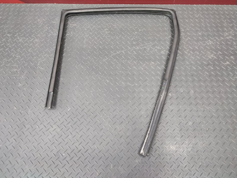 Уплотнитель стекла двери