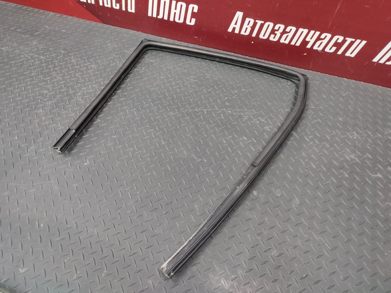 Уплотнитель стекла двери