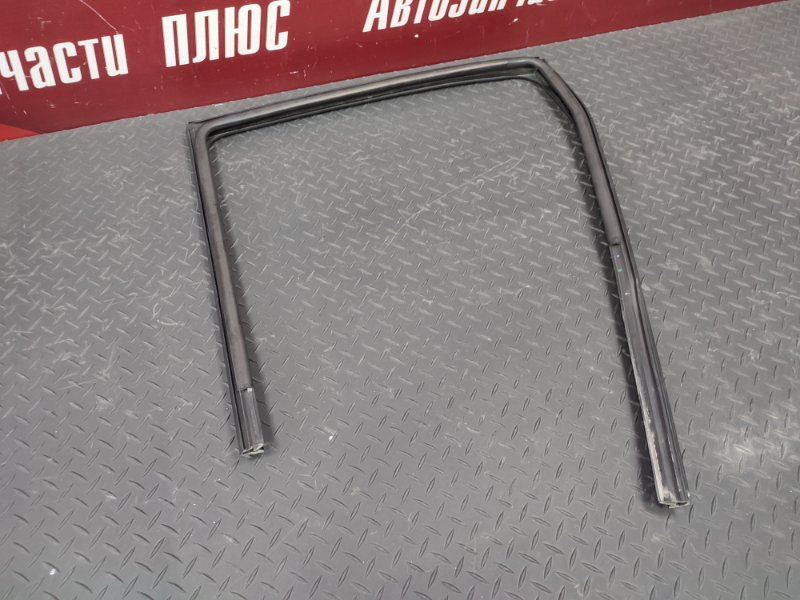 Уплотнитель стекла двери