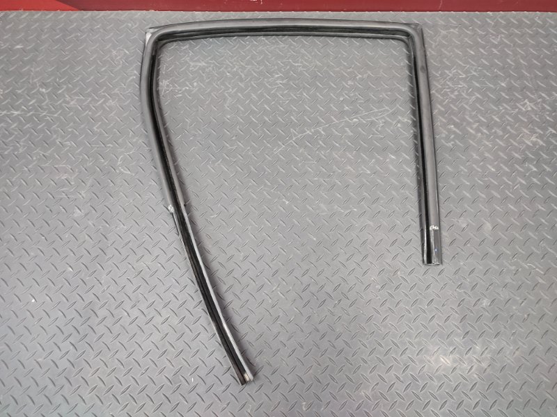 Уплотнитель стекла двери