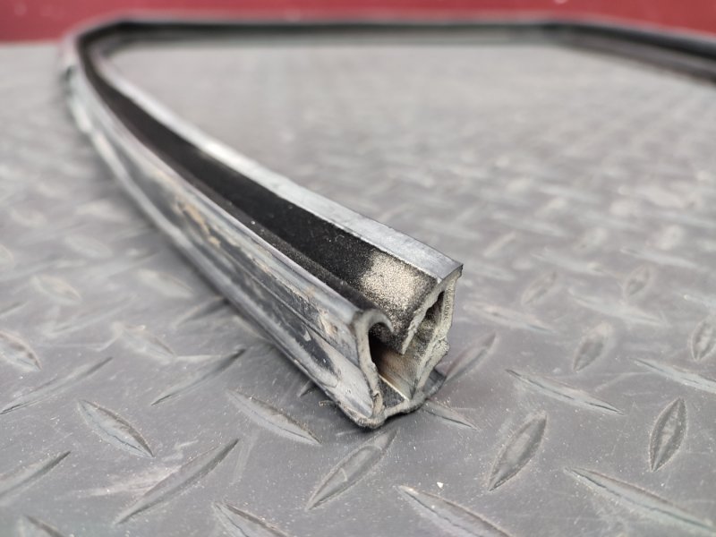 Уплотнитель стекла двери