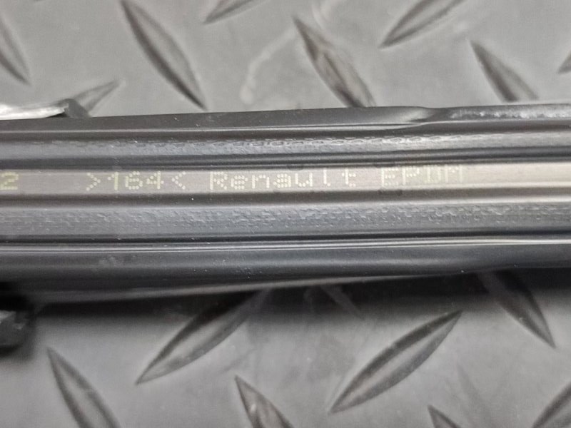 Уплотнитель стекла двери