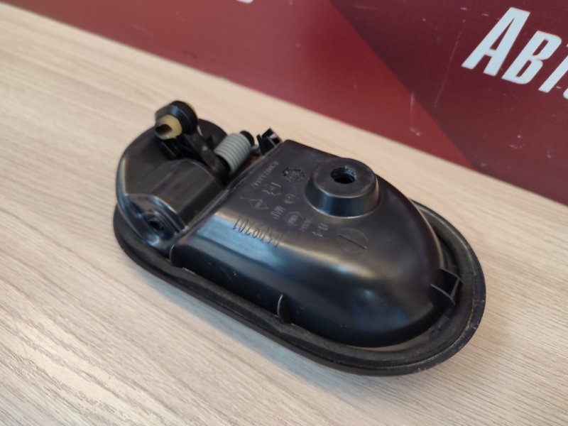 Внутренняя ручка     двери