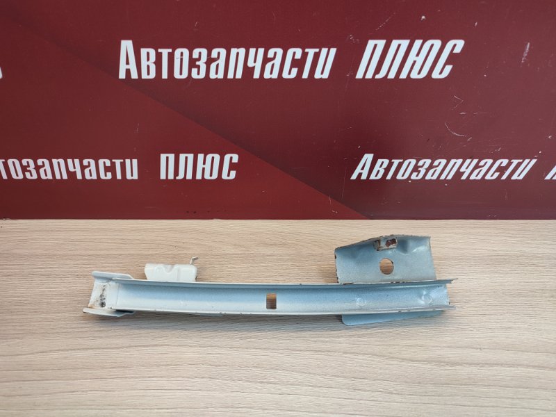 Направляющая стекла двери