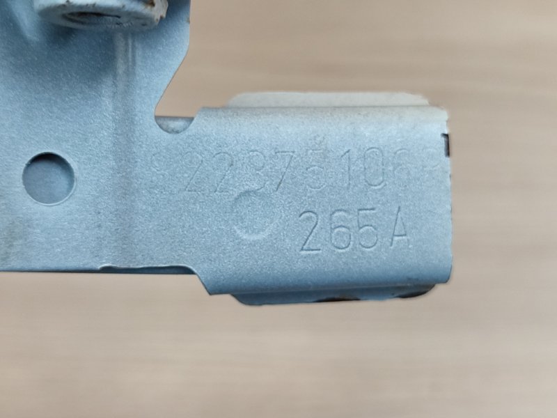 Направляющая стекла двери