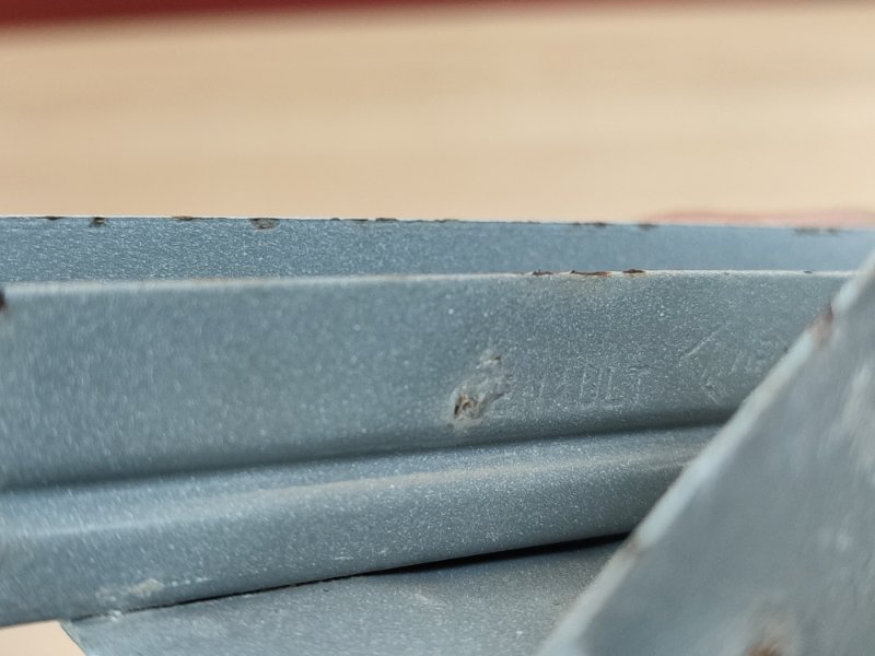 Направляющая стекла двери