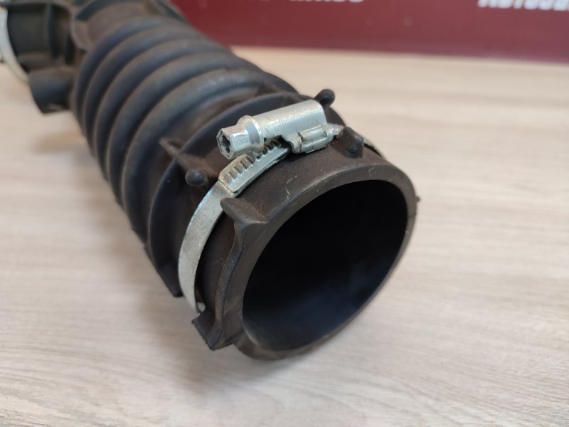 Патрубок воздушного фильтра