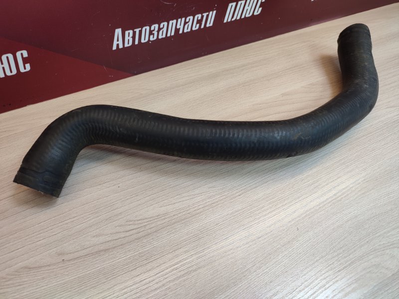 Верхний патрубок радиатора