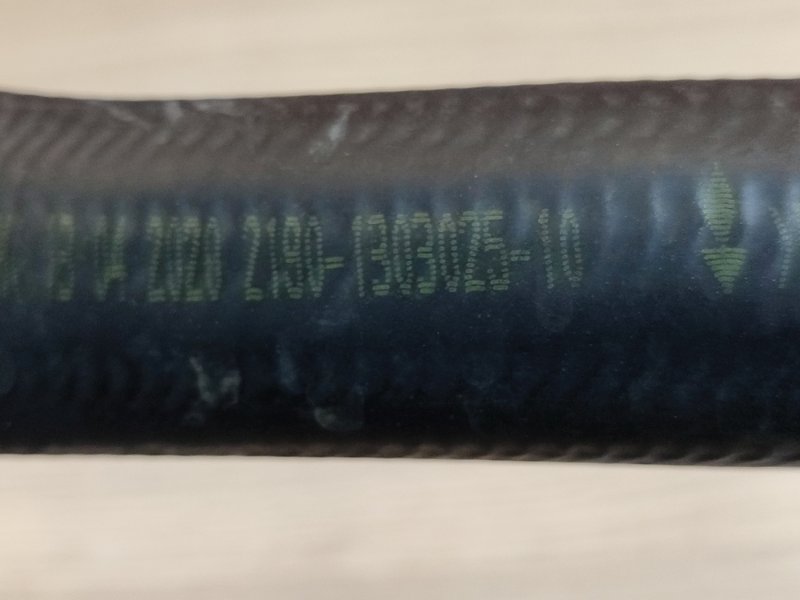 Верхний патрубок радиатора