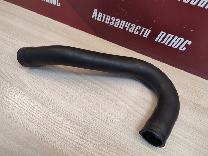 Патрубок вентиляции картерных газов