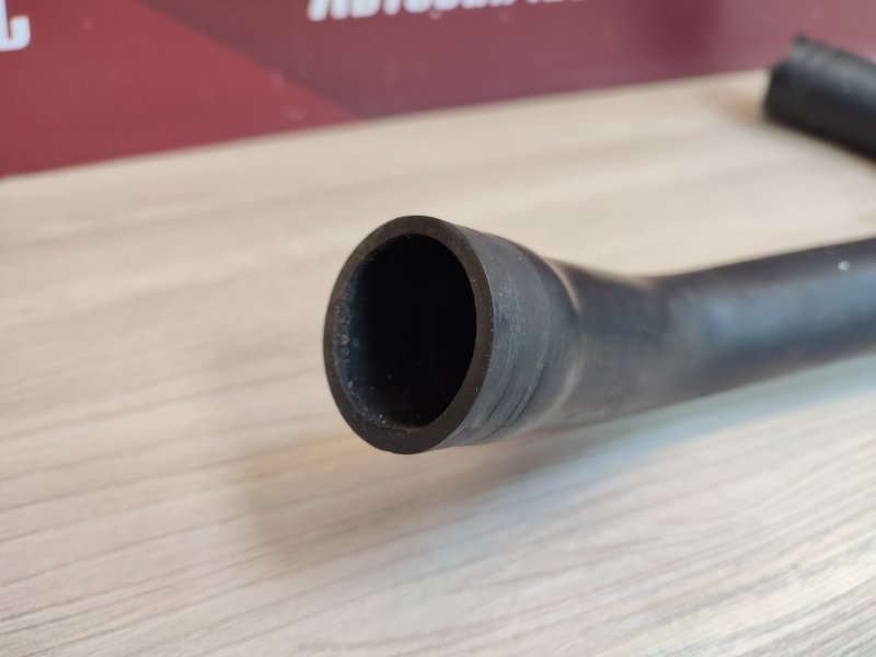 Патрубок вентиляции картерных газов