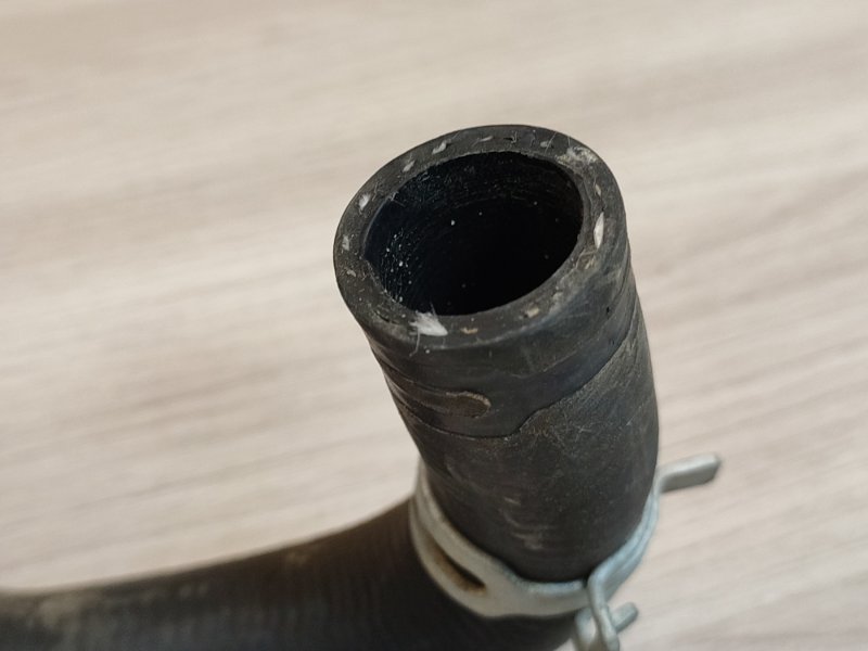 Патрубок отопителя