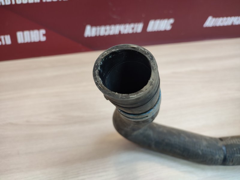 Верхний патрубок радиатора