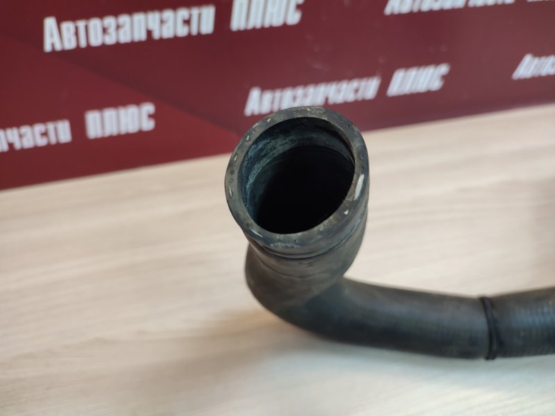 Верхний патрубок радиатора