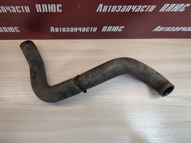 Верхний патрубок радиатора