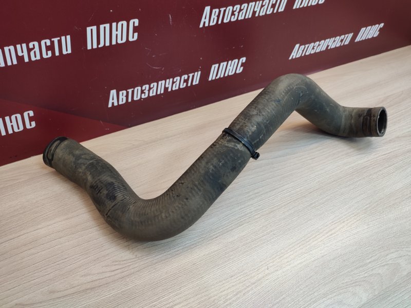 Верхний патрубок радиатора