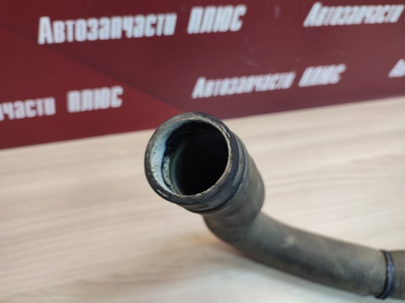 Верхний патрубок радиатора