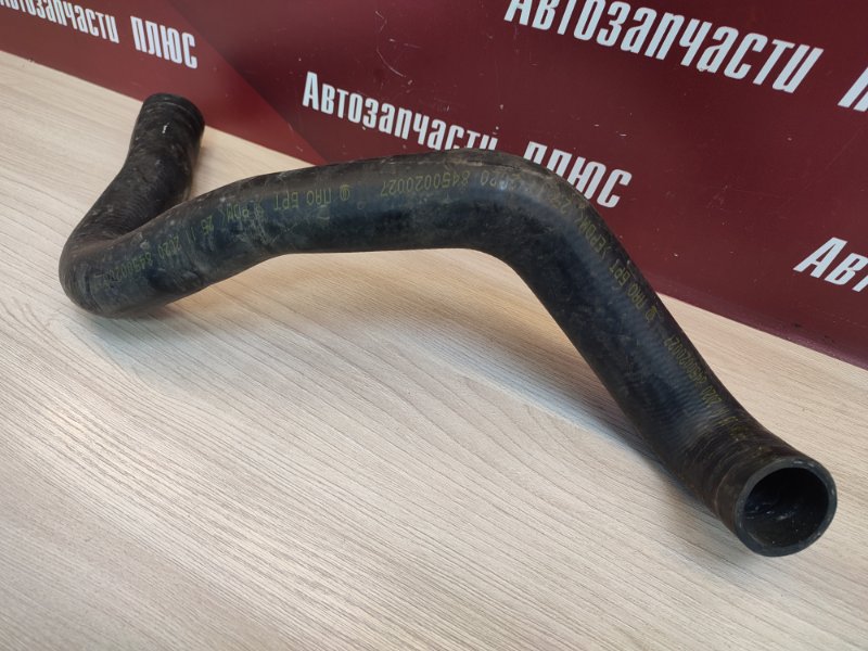 Верхний патрубок радиатора