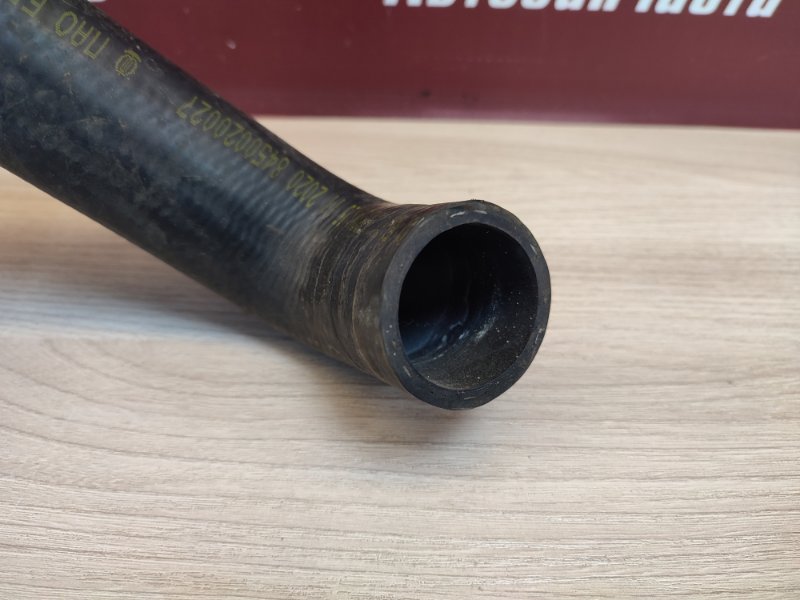 Верхний патрубок радиатора