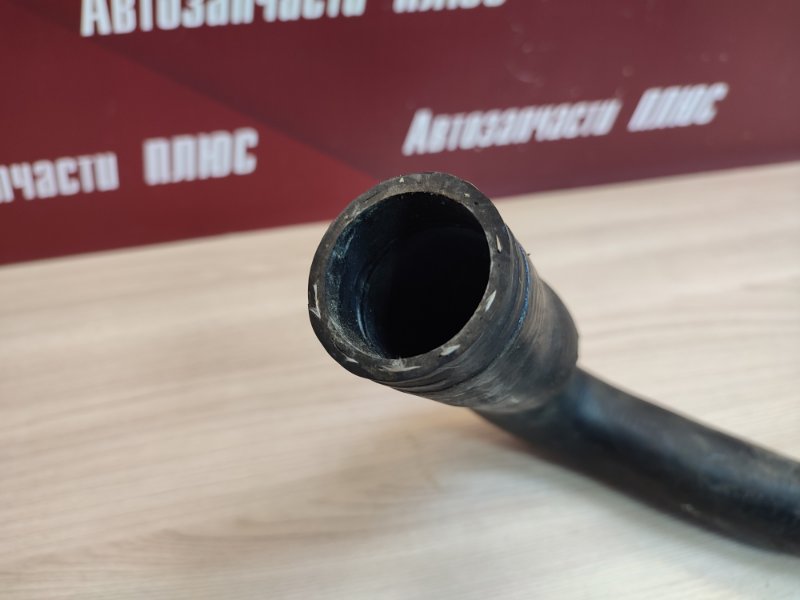 Верхний патрубок радиатора