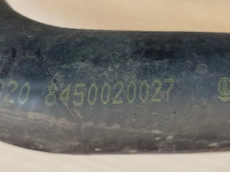 Верхний патрубок радиатора