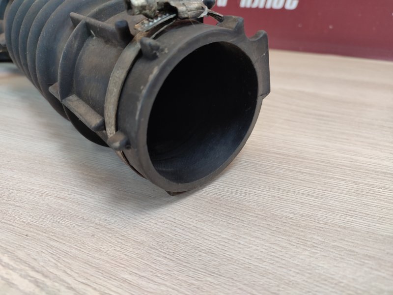 Патрубок воздушного фильтра