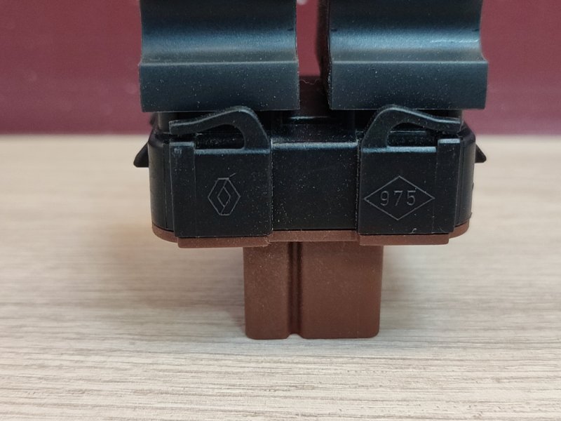 Кнопка стеклоподъемника