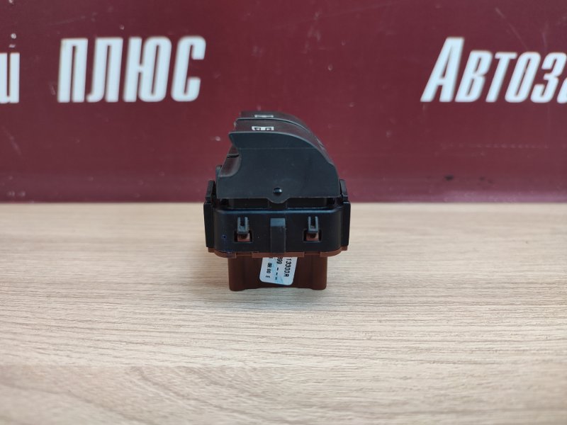 Кнопка стеклоподъемника