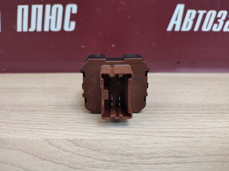 Кнопка стеклоподъемника