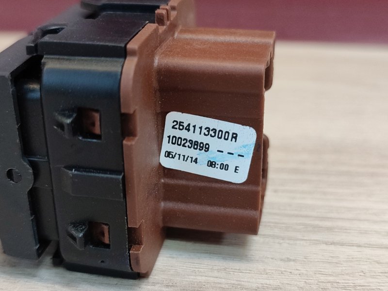 Кнопка стеклоподъемника