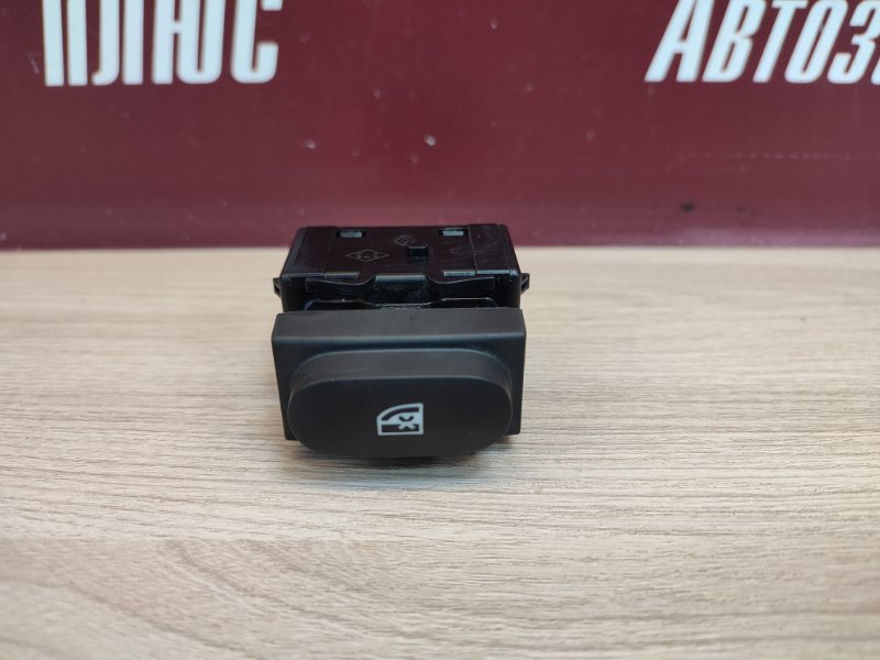 Кнопка блокировки стеклоподъемников