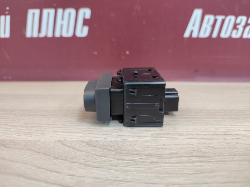 Кнопка блокировки стеклоподъемников