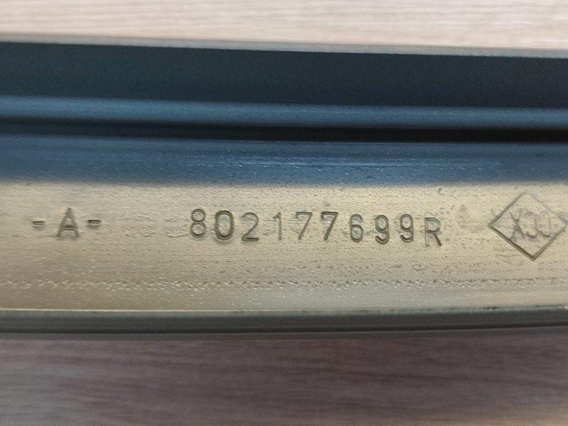 Направляющая стекла     двери