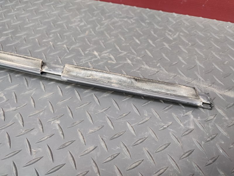 Уплотнитель стекла двери внешний