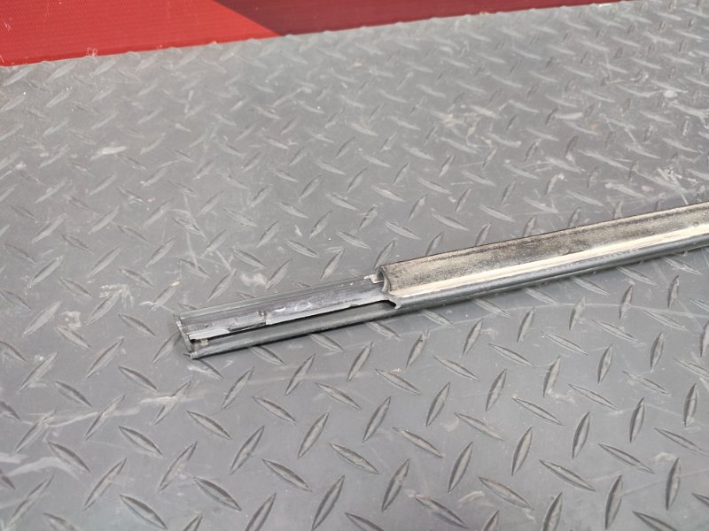 Уплотнитель стекла двери внешний