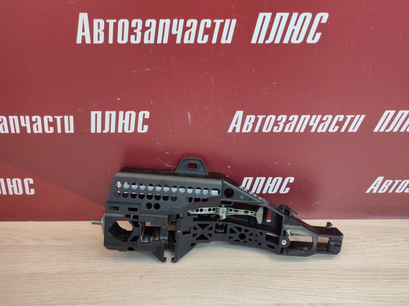 Кронштейн ручки двери