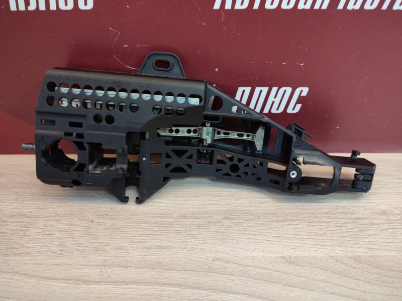 Кронштейн ручки двери