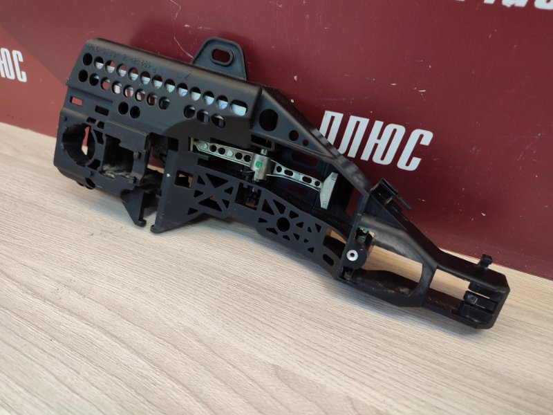 Кронштейн ручки двери