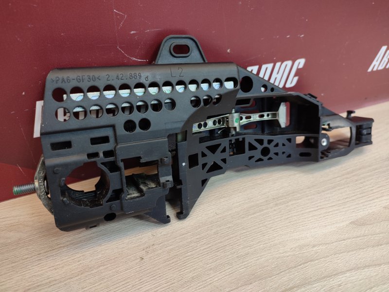 Кронштейн ручки двери