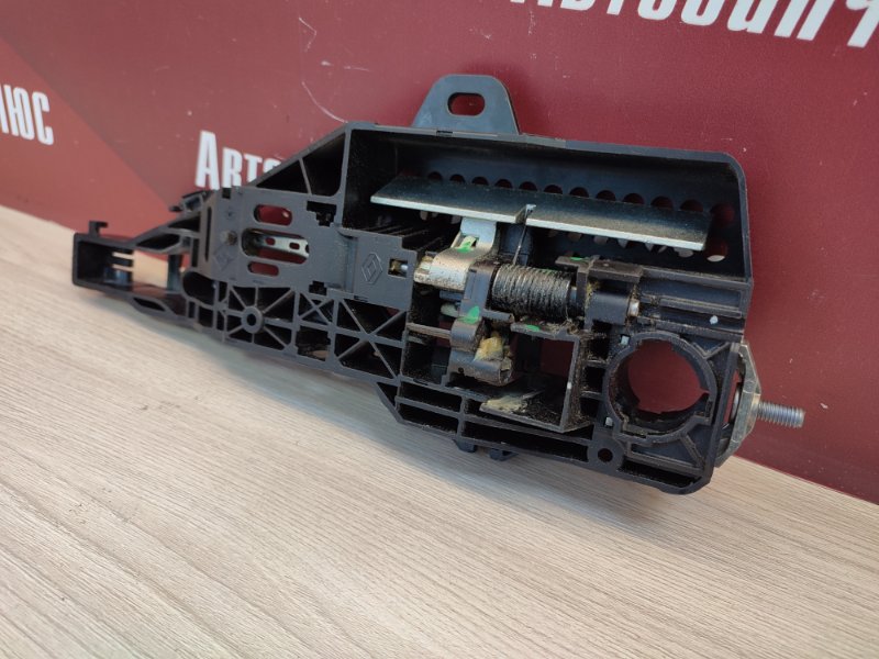 Кронштейн ручки двери