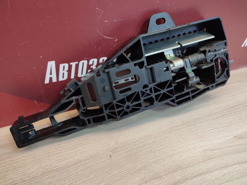 Кронштейн ручки двери