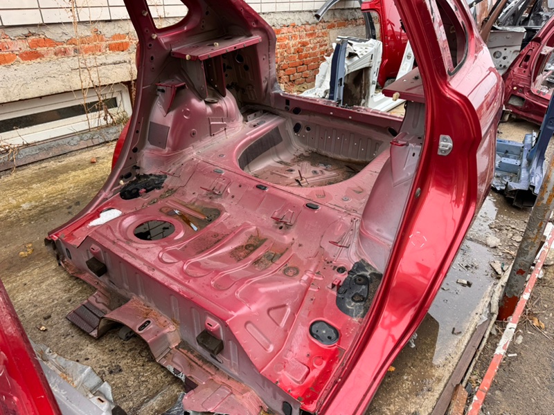 Пол багажника