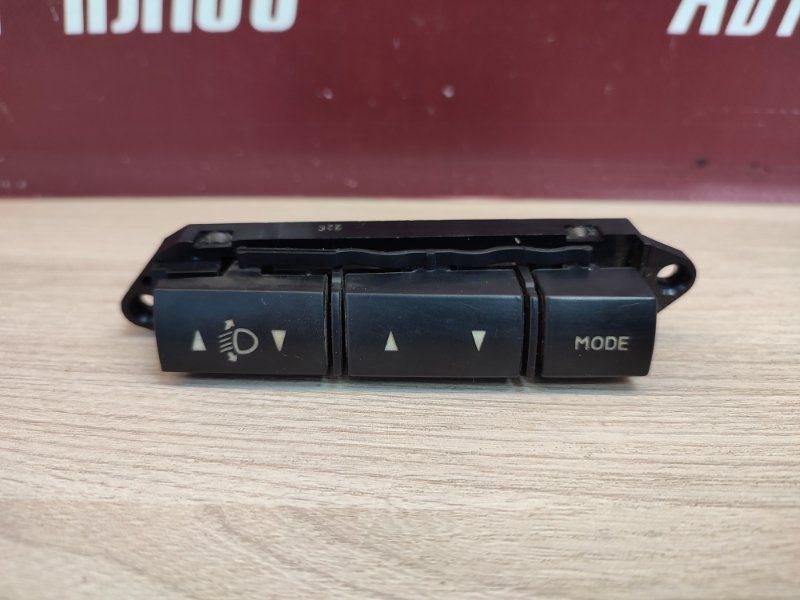 Кнопка корректора фар